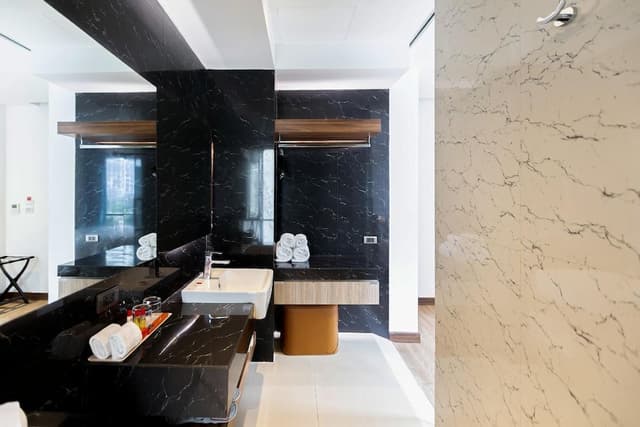 Deluxe Room, Corner