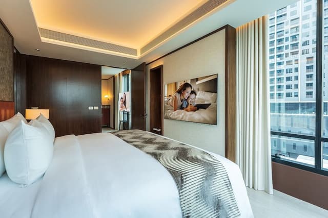 Satin Corner Suite (One-Bedroom)