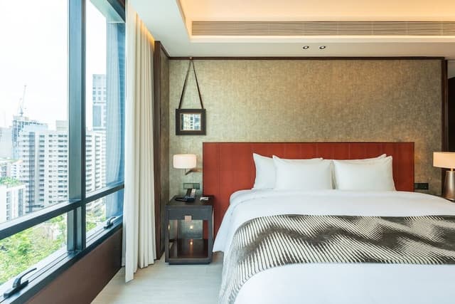 Satin Corner Suite (One-Bedroom)