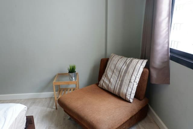 Private Room with Shared Bathroom