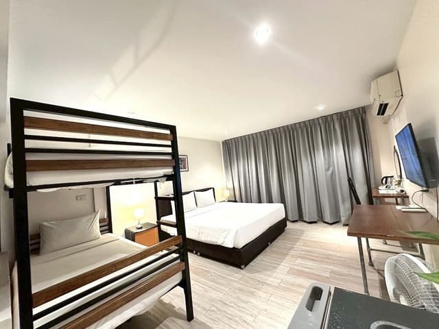 Deluxe Family Suite