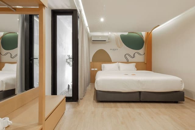 Basic Room, 1 King Bed, Non Smoking, Ensuite