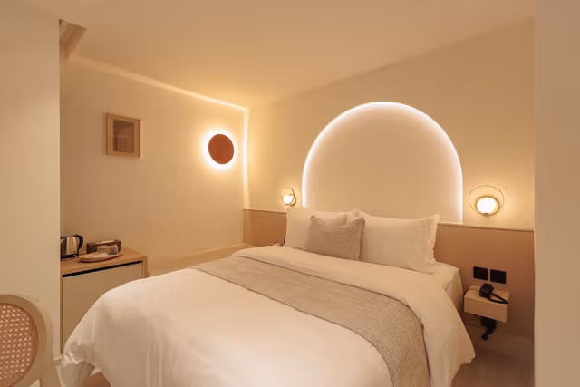 Deluxe Room with Queen Bed
