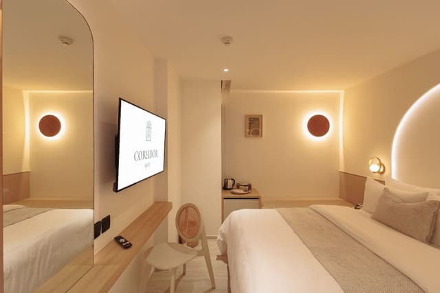 Deluxe Room with Queen Bed