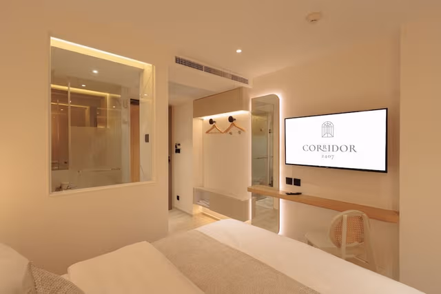 Deluxe Room with Queen Bed