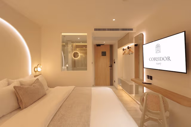 Deluxe Room with Queen Bed
