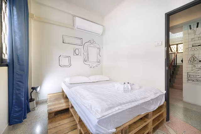 Double Bed Room with Share bathroom(PrivateRoom)