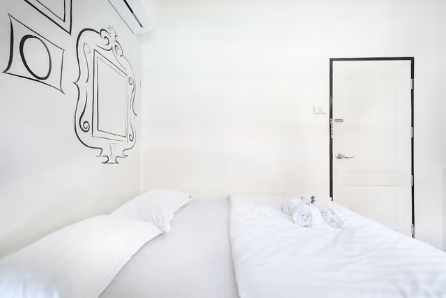 Double Bed Room with Share bathroom(PrivateRoom)