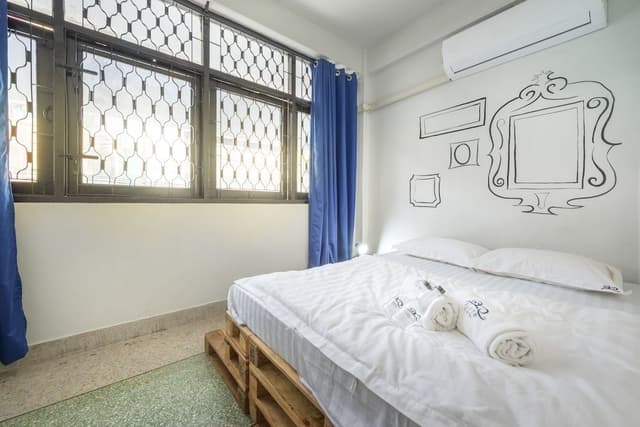 Double Bed Room with Share bathroom(PrivateRoom)