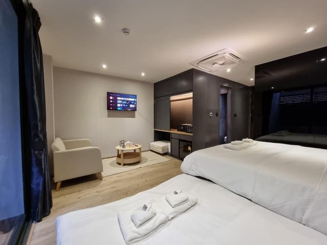 Super Deluxe Family Room