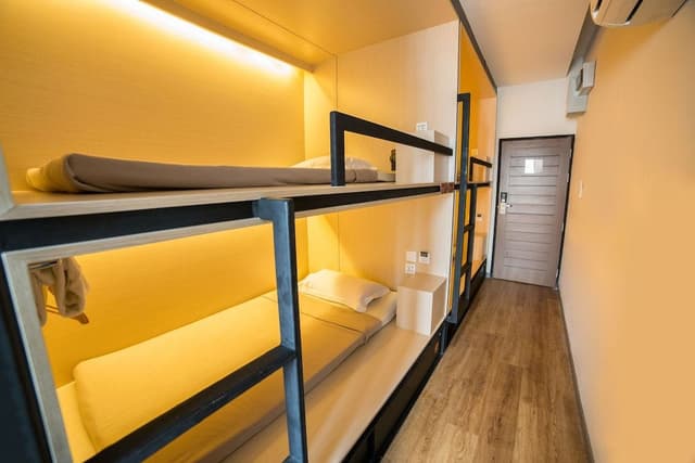 Private 6 beds (Share Bathroom)