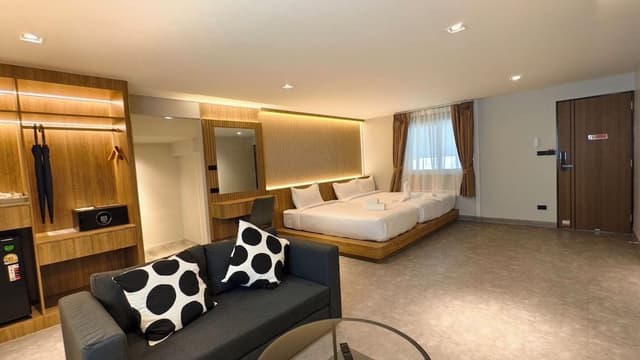 Family Room, 2 Bedrooms
