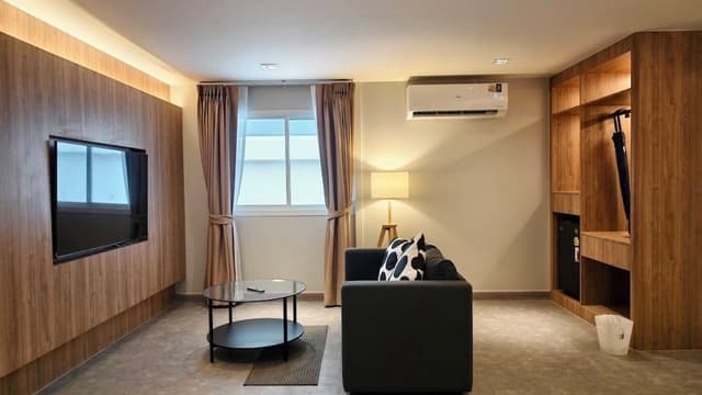 Family Room, 2 Bedrooms