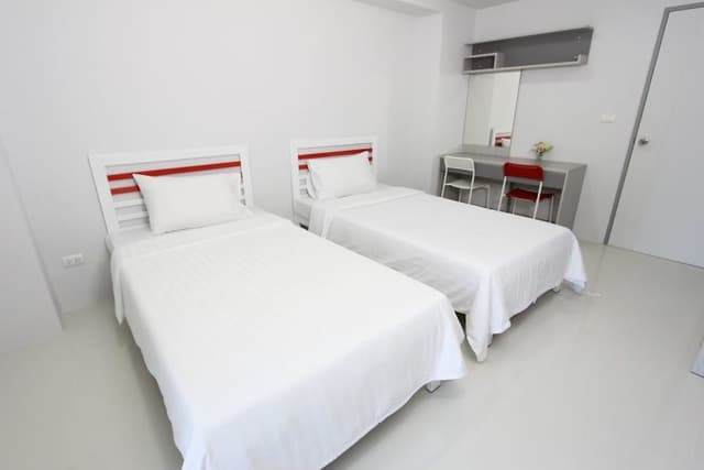 Twin Beds Room
