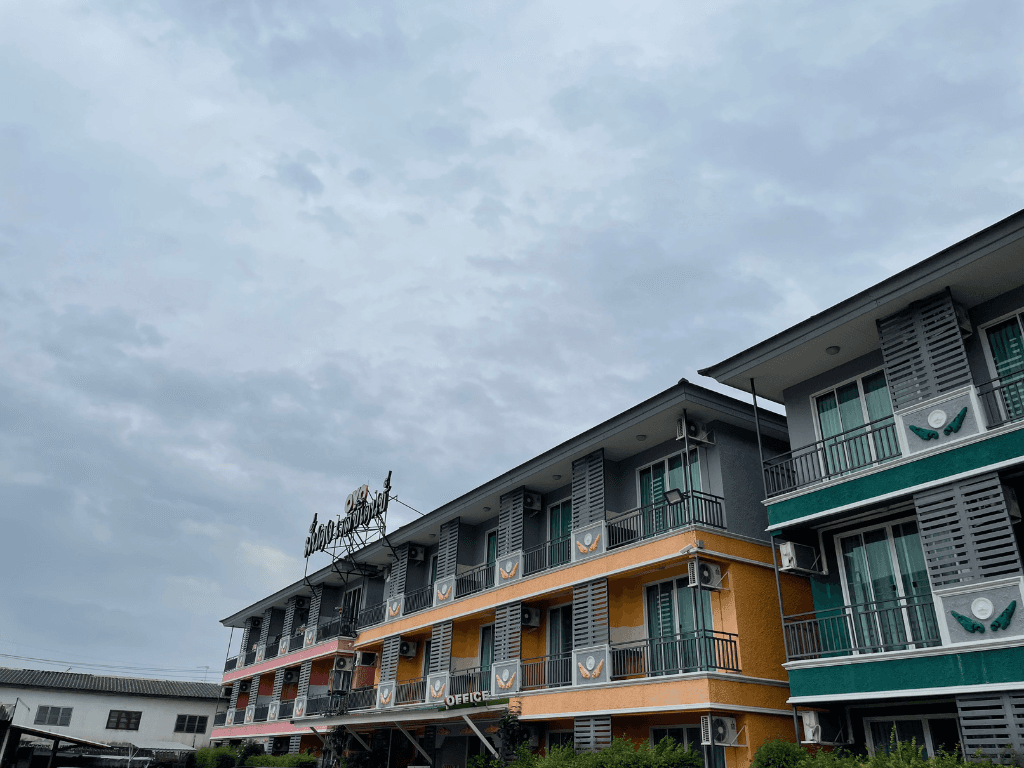 มั่นคง เรสซิเดนซ์ แอนด์ รีสอร์ต