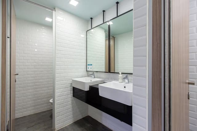 Family Room with 4 bed with Private Bath