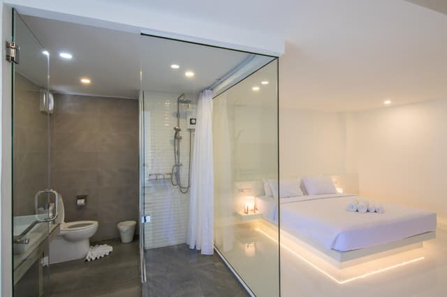 1 King 1 Bedroom Whirlpool Suite