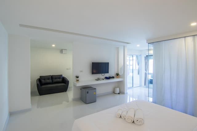 1 King 1 Bedroom Whirlpool Suite