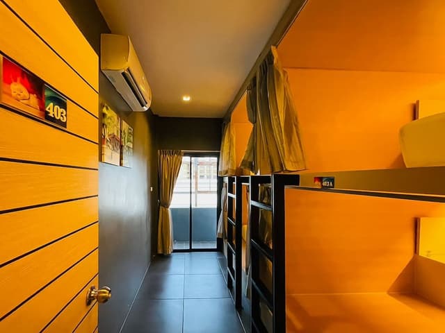 4 bunk bed mixed dorm room