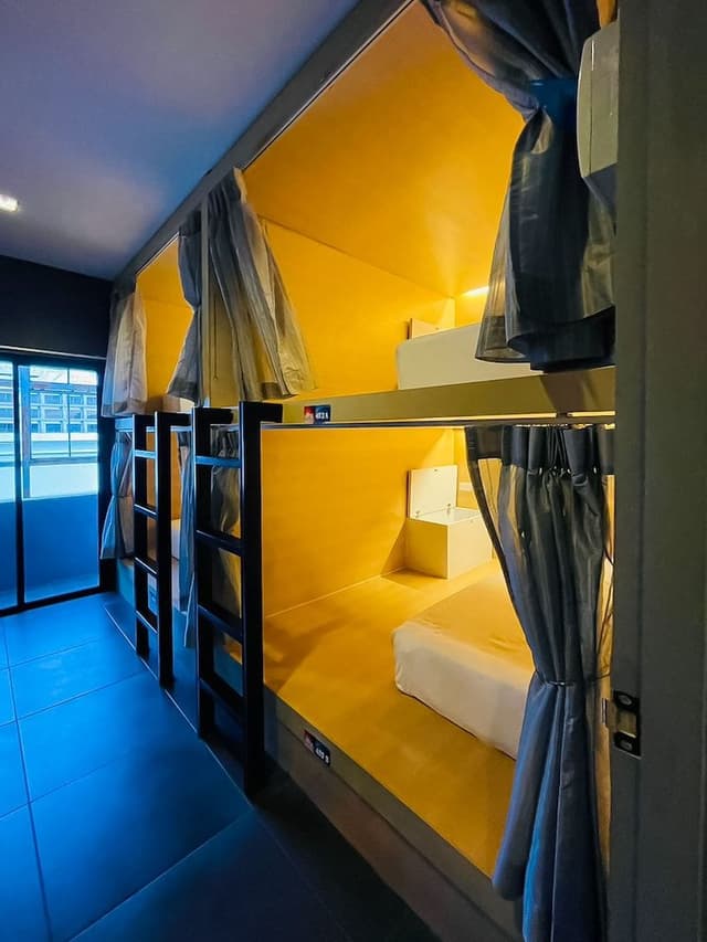 4 bunk bed mixed dorm room