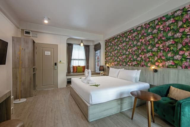 Romantic Room, 1 King Bed, Bathtub, Tower, Nature View