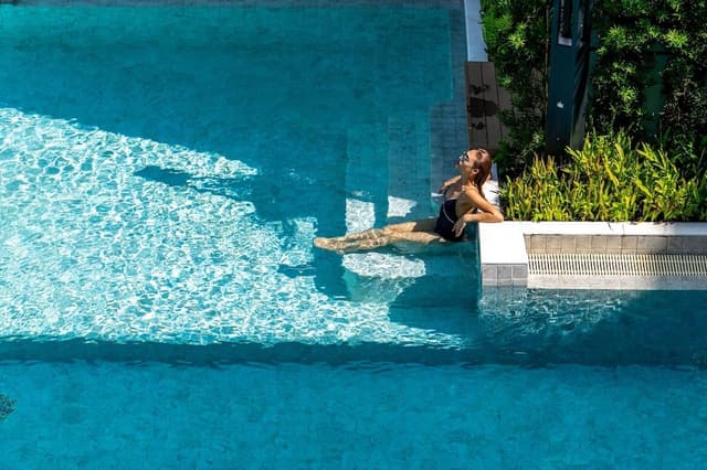Grand Deluxe Pool Access