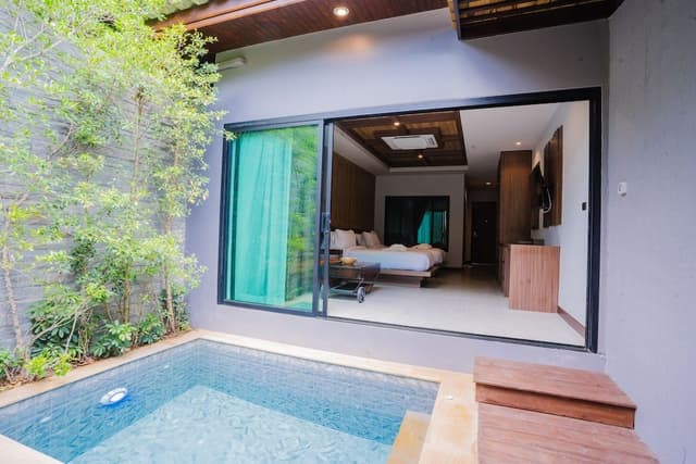 deluxe twin bed with private pool