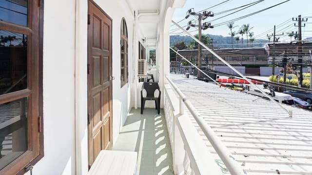 Family Room, Balcony