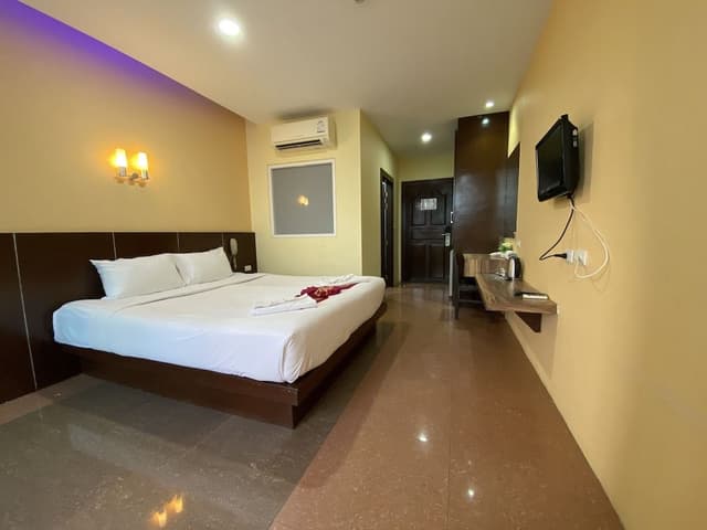 Superior Double Room, 1 King Bed, Non Smoking, City View