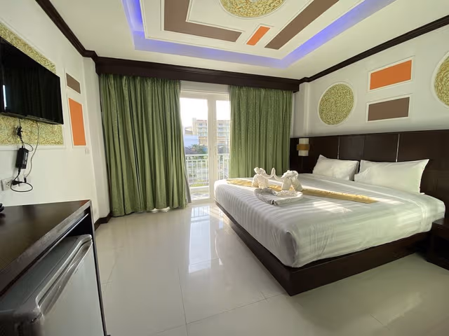 Deluxe Double Room, 1 King Bed, Non Smoking, City View