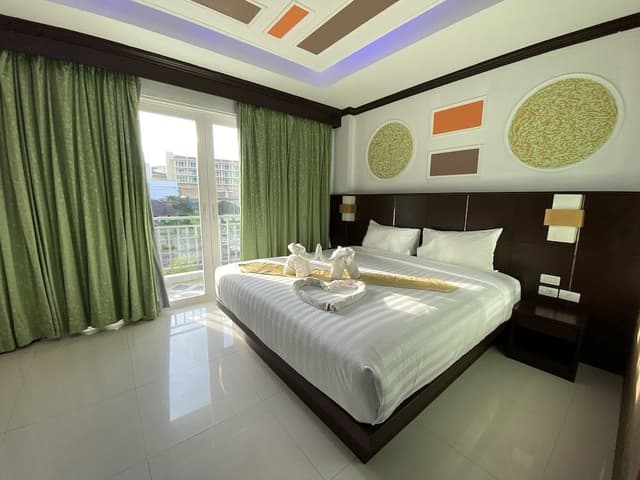 Deluxe Double Room, 1 King Bed, Non Smoking, City View