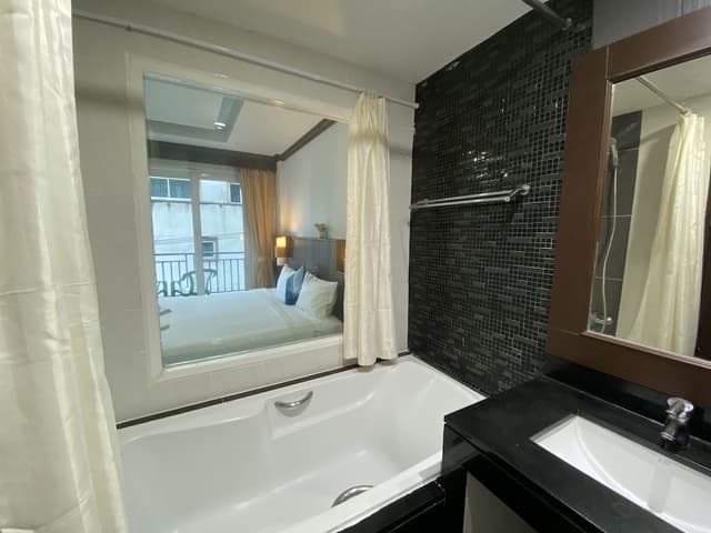 Deluxe Double Room, 1 King Bed, Non Smoking, City View