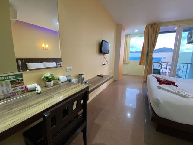 Superior Double Room, 1 King Bed, Non Smoking, City View