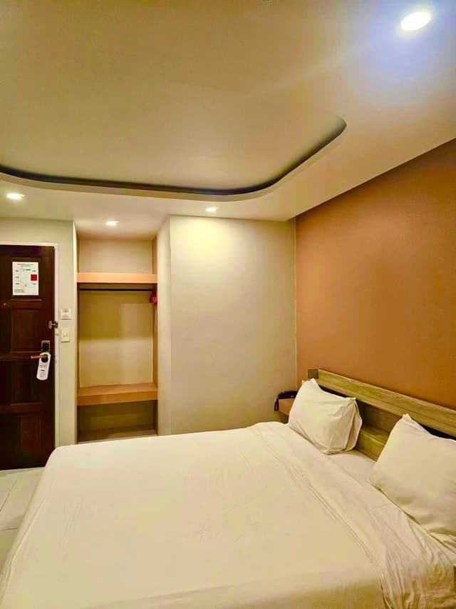 Economy Room
