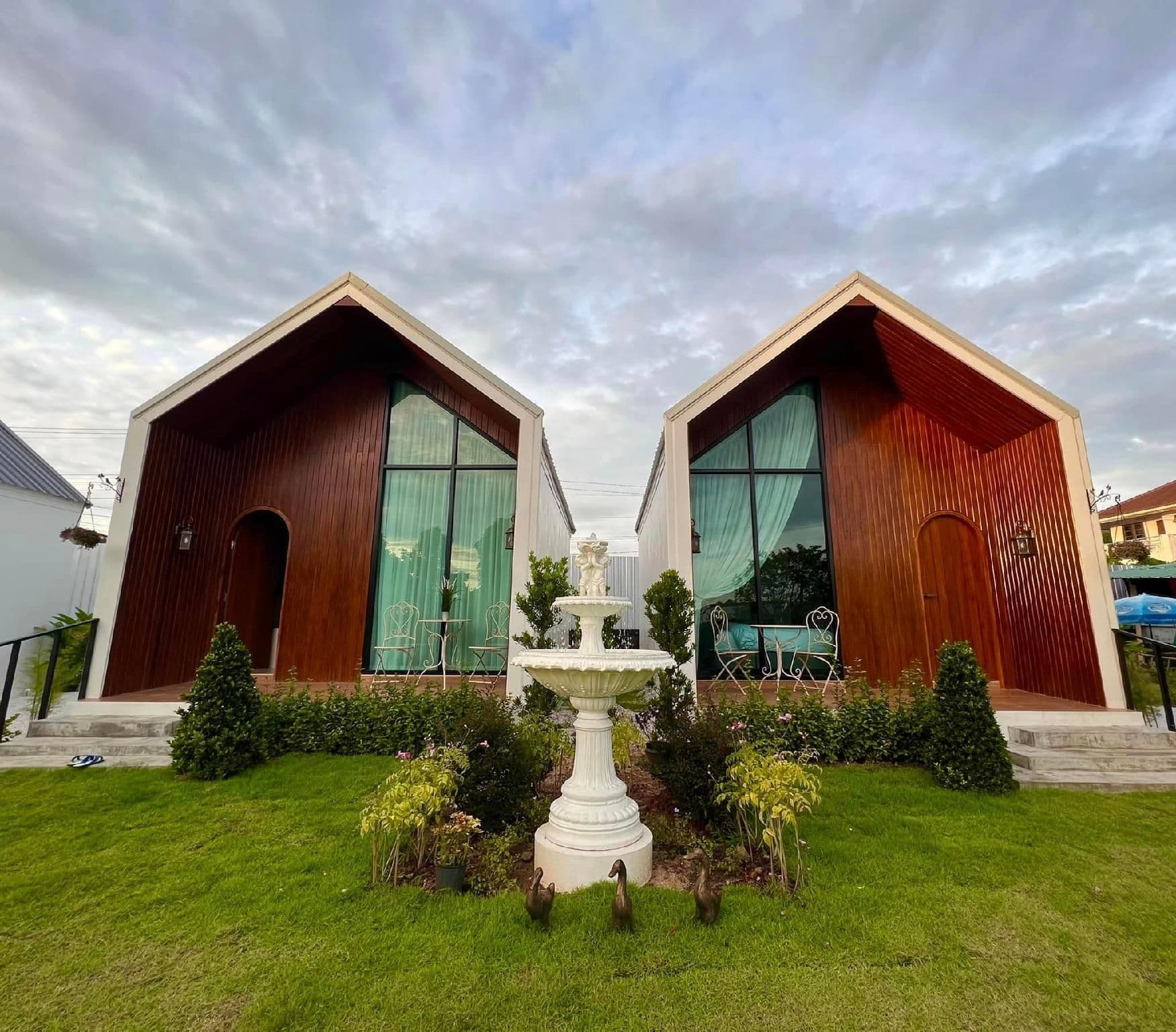 บ้านจามจุรี รีสอร์ท สัตหีบ บ้านจามจุรี รีสอร์ท สัตหีบ