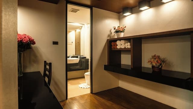 Honeymoon Suite