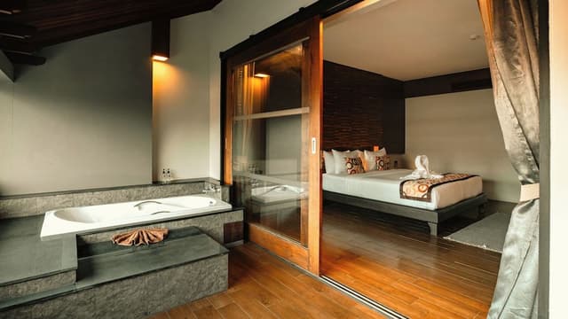 Honeymoon Suite