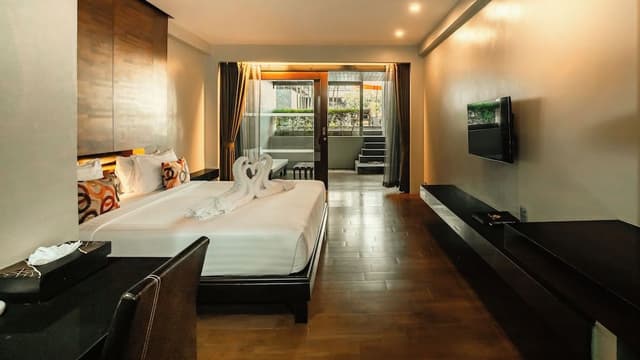 Deluxe Pool Access Double or Twin