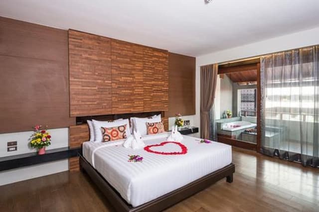 Honeymoon Suite