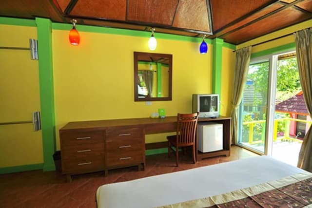 Deluxe Bungalow (2nd Row)