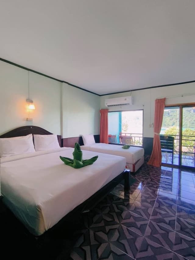 V-Room, Seaview