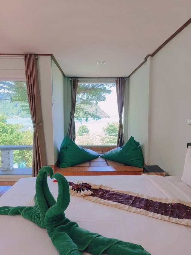 Hillside Bungalow, Sea View