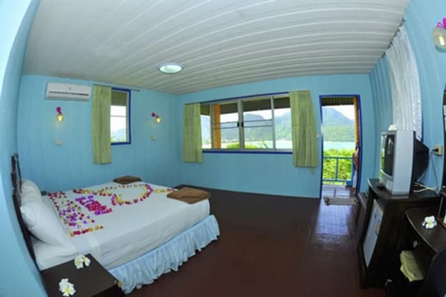 Hillside Bungalow, Sea View
