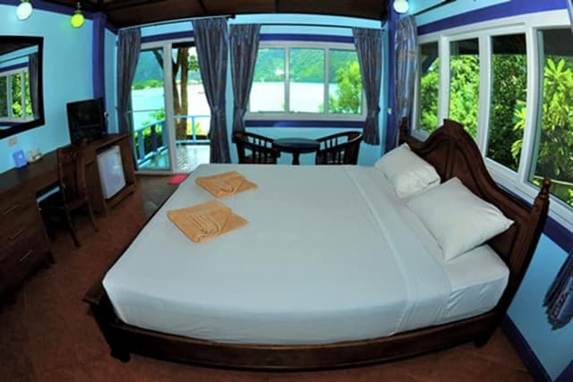 Hillside Bungalow, Sea View