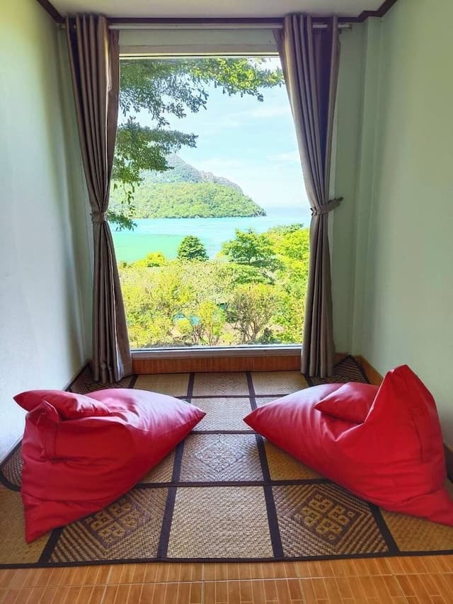 Hillside Bungalow, Sea View
