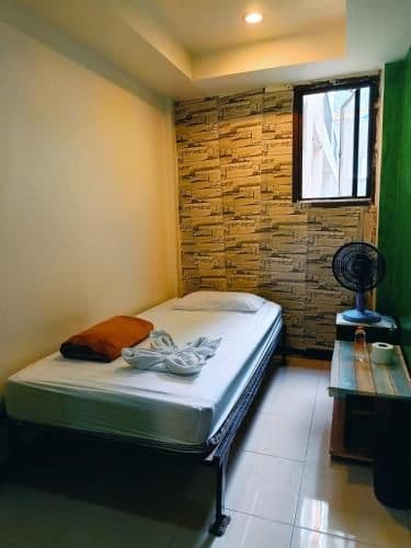 Single Room with Shared Bathroom - Fan