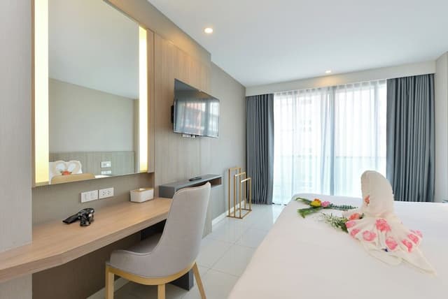 Deluxe Double Room, City View