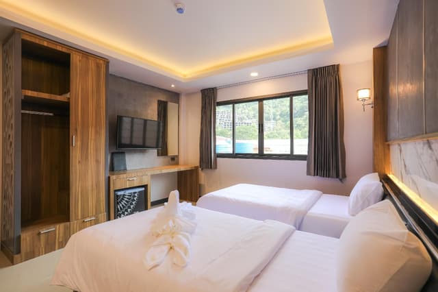 Deluxe Twin Bed Room
