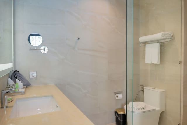 Deluxe Room, 1 King Bed, Pool Access