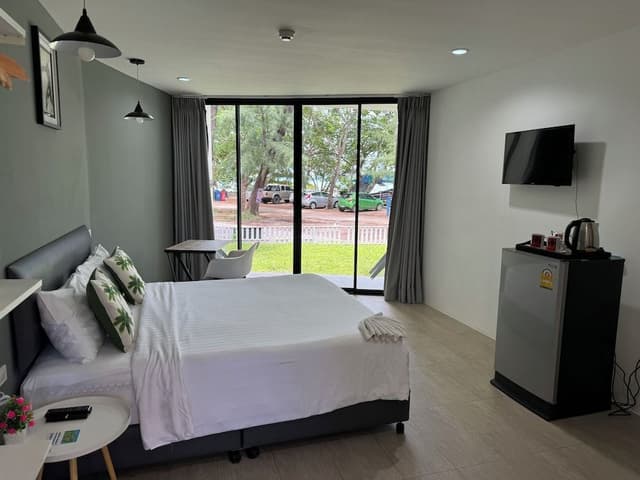 Superior Room, 1 King Bed, Ocean View